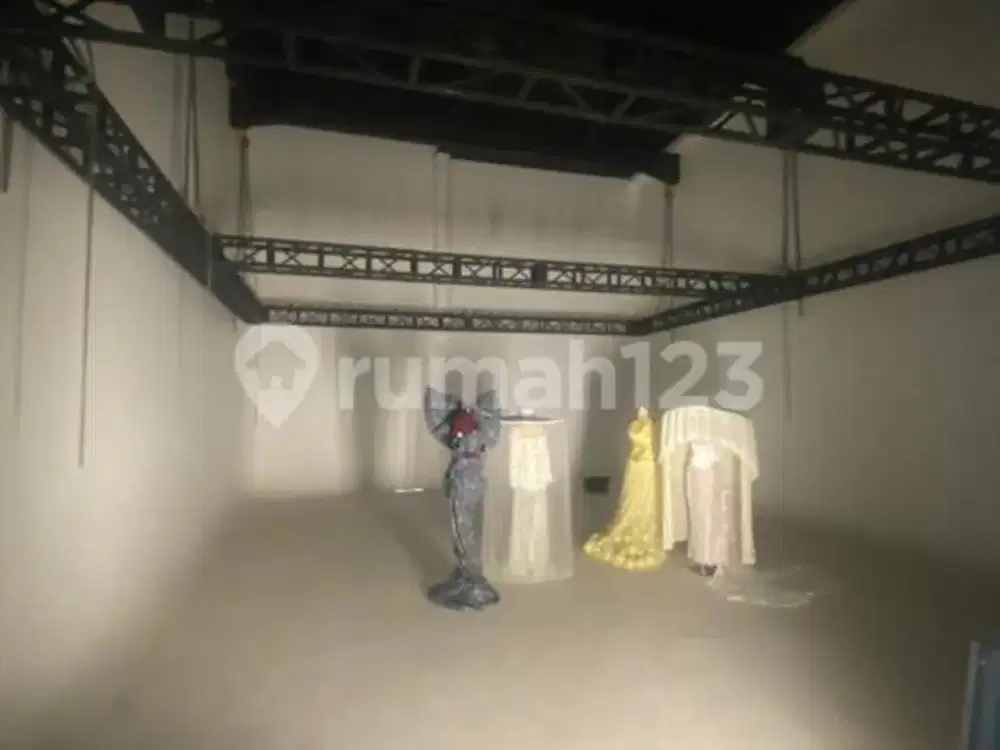 Rumah Studio Indah Lokasi Strategis Ada Swimming Pool di Kemang, Jakarta Selatan