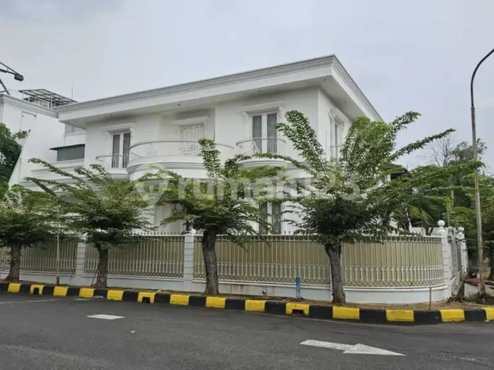 Rumah Mewah Cantik Posisi Hook Siap Huni di Intercon, Kebon Jeruk - Jakarta Barat