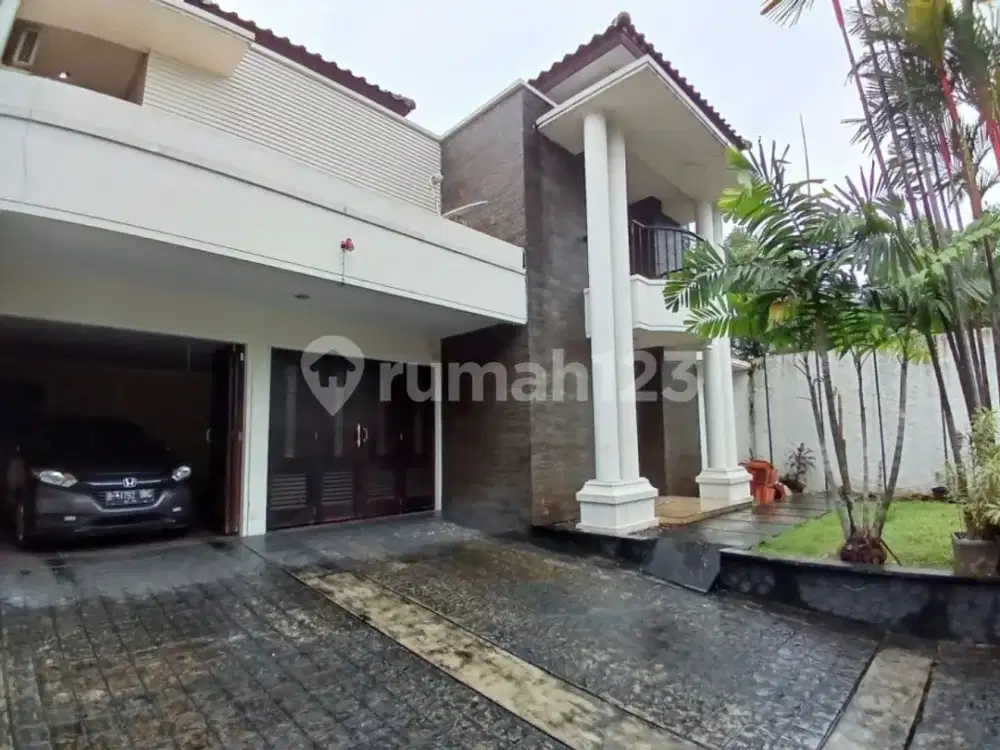 Rumah Mewah Bagus Ada Swimming Pool Lokasi Strategis di Kemang, Jakarta Selatan