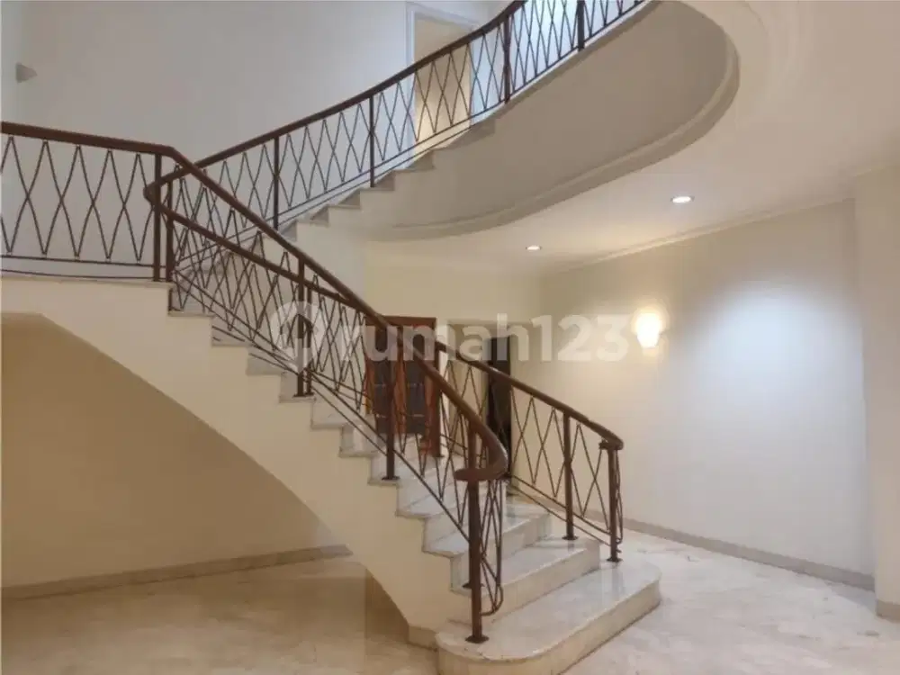 Rumah Bagus Modern Terawat di Jl Sekolah Duta Pondok Indah , Pondok Pinang Jakarta Selatan , Indonesia