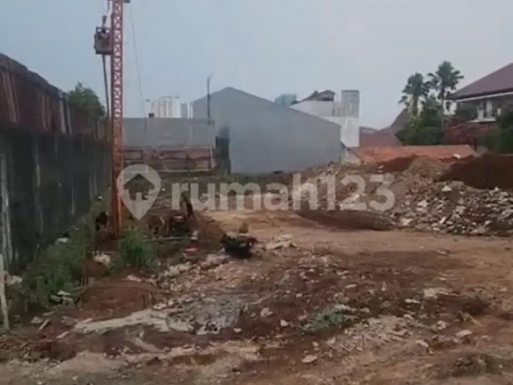 Tanah Area Tinggi Seperti Puncak,Sudah Ditimbun dan Rata dengan Jalan Luas 2620 M2 di Jl Lebak Bulus Jakarta Selatan