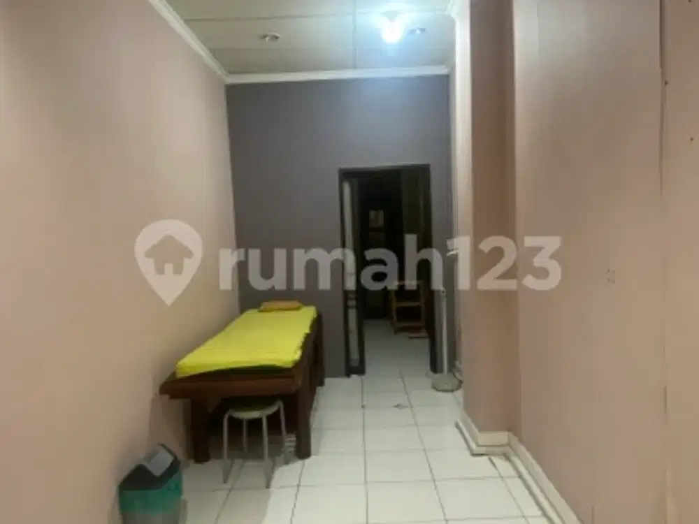 Ruko Lokasi Strategis di Pinggir Jalan Besar Petogagan, Kebayoran Baru - Jakarta Selatan