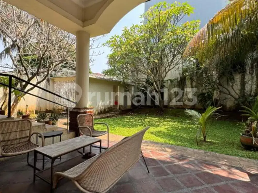 Dijual Rumah Cantik Gaya Mediteranian Siap Huni di Cinere