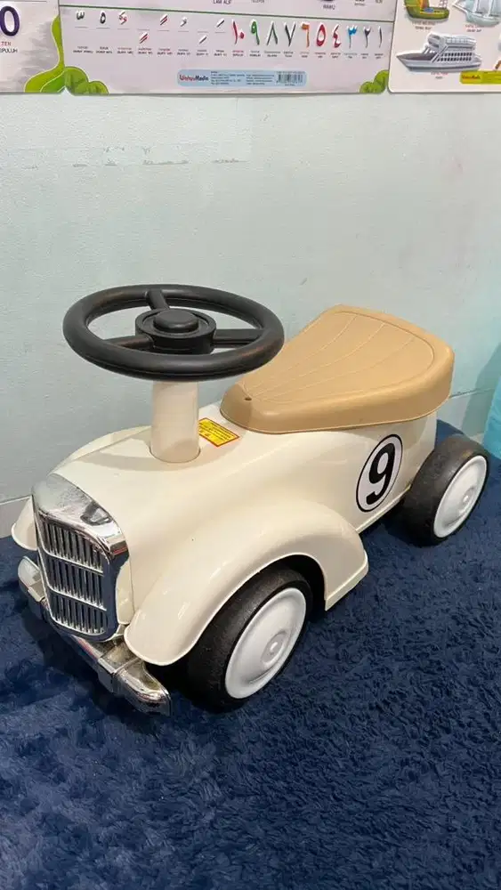 Mainan Mobil Estetik