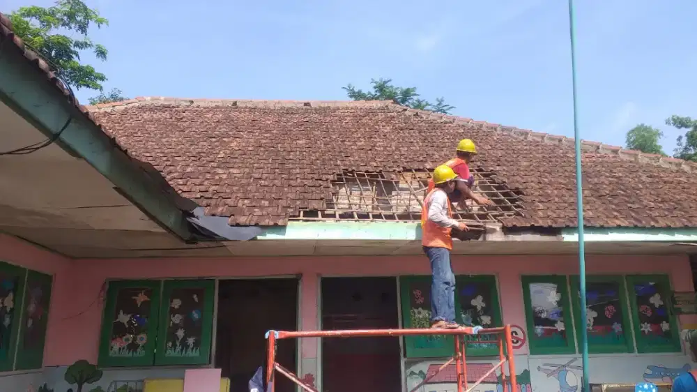 Tukang bangunan