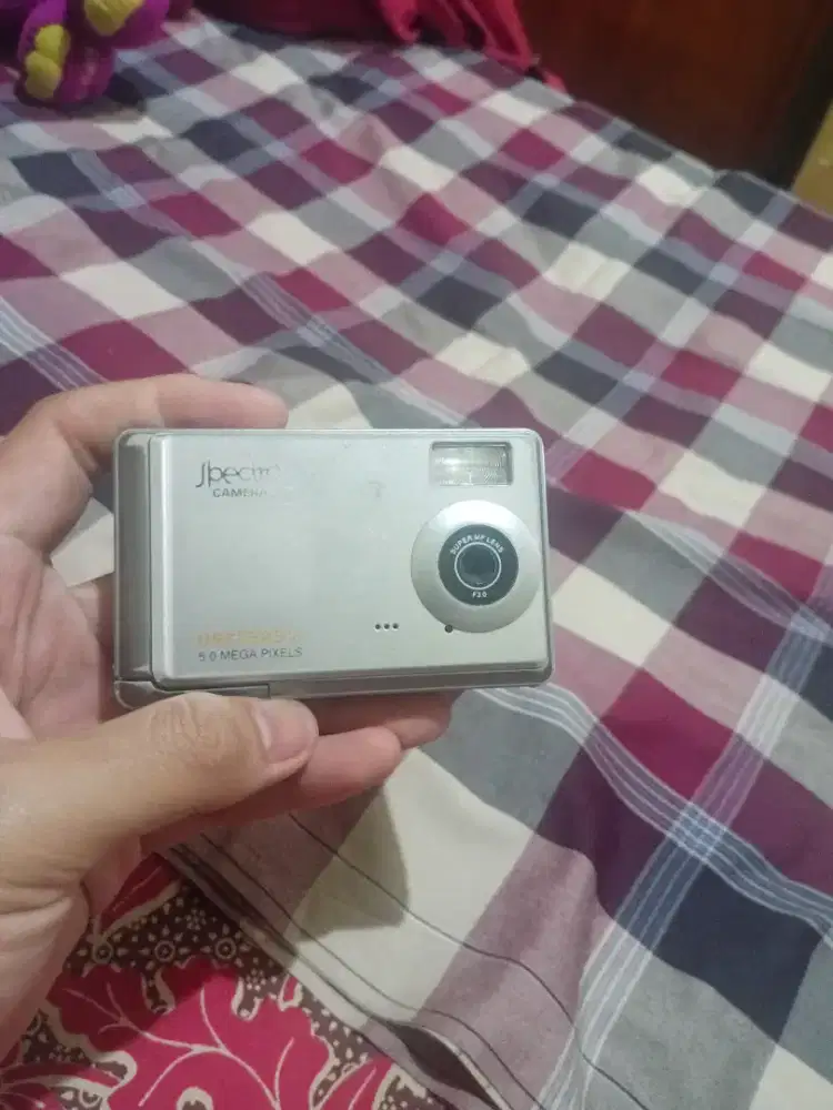 Jual camera kecil kondisi mati karena tempat batrai harus di servis