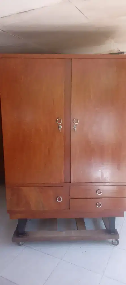 Lemari jati lawas
