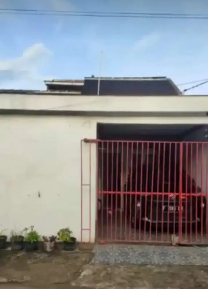 Disewakan Dikontrakkan Rumah Tahunan 4 Kamar Tidur 2 Kamar Mandi