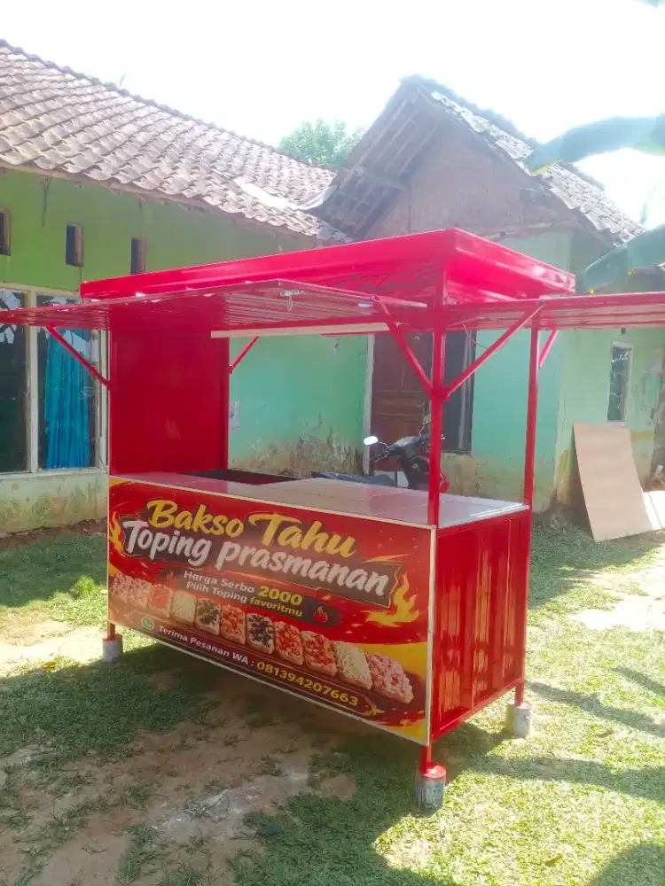 Booth container