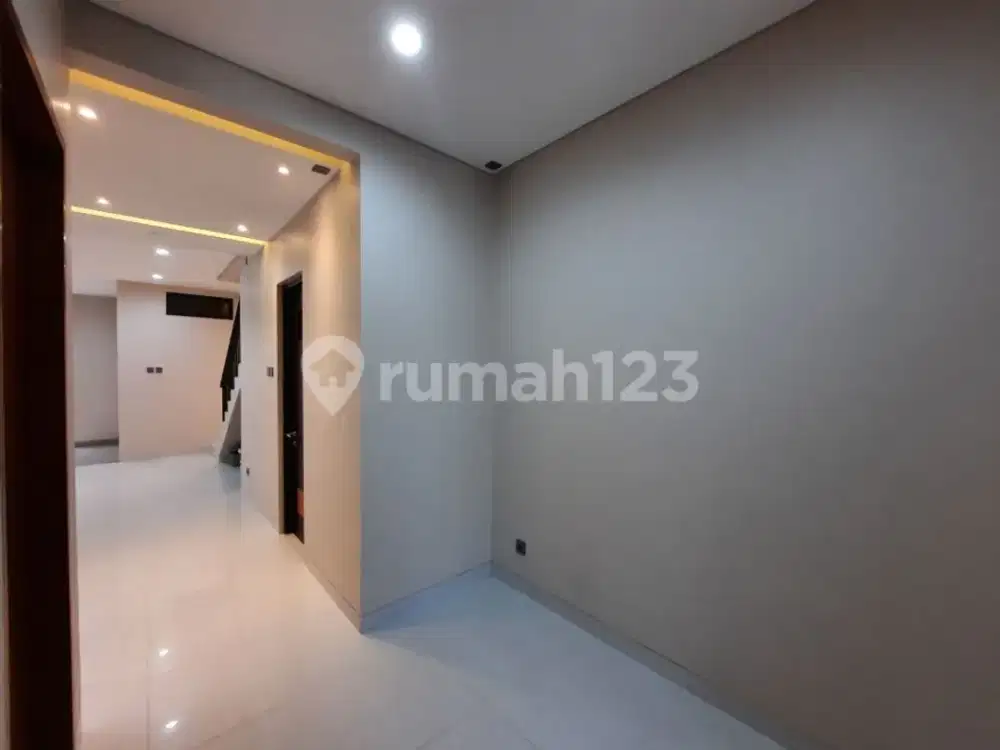 Rumah Baru Mewah dan Bagus di Graha Raya
