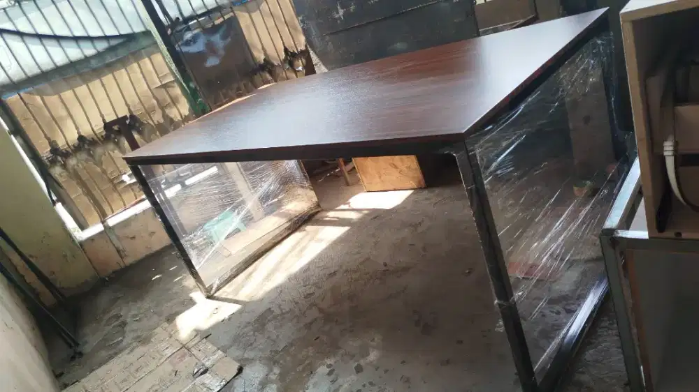 Meja kerja atau meja kantor ukuran 150*60*75