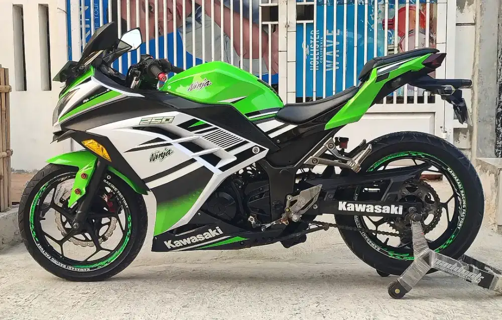 Kawasaki Ninja 250FI anniversary