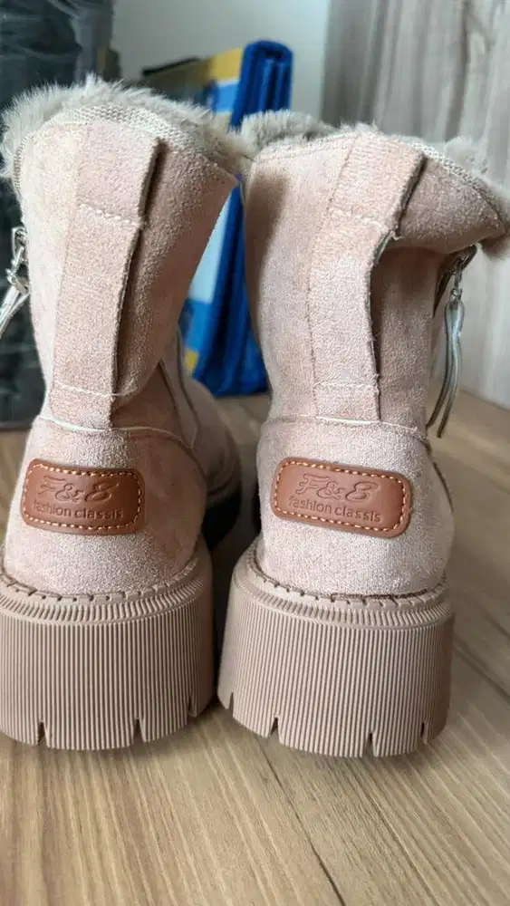 DIJUAL CEPAT! Sepatu untuk musim dingin (nego)
