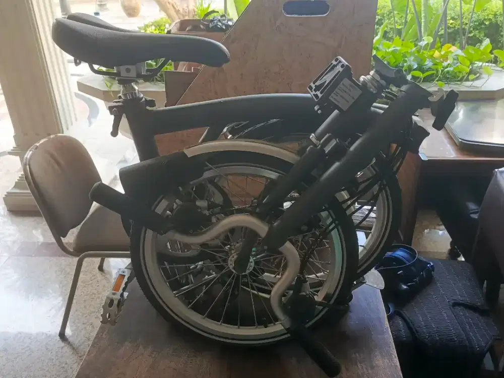 sepeda lipat brompton M6L kondisi spt baru