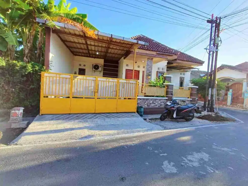Rumah Cantik Hook Strategis Dekat GOR Manahan Dan Gate In/Exit Tol