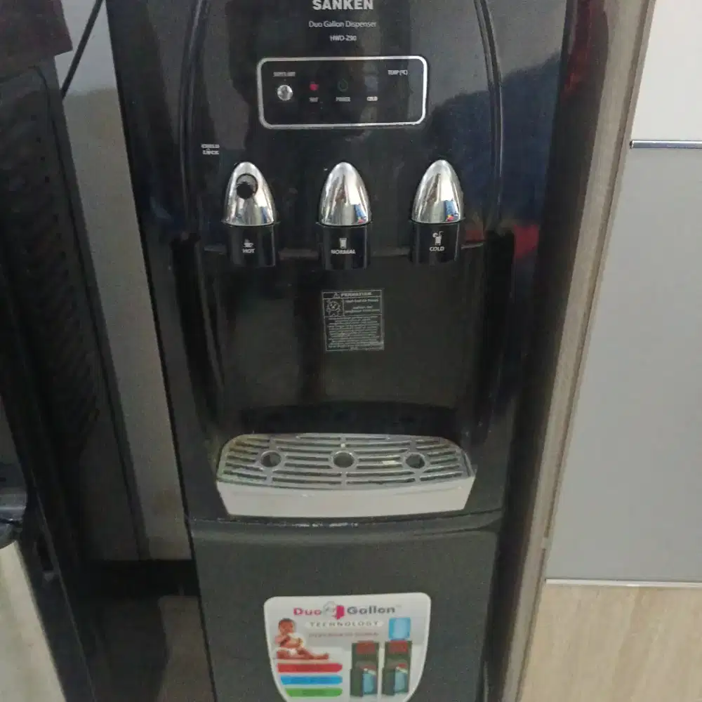 Dispenser panas dingin galon atas bawah