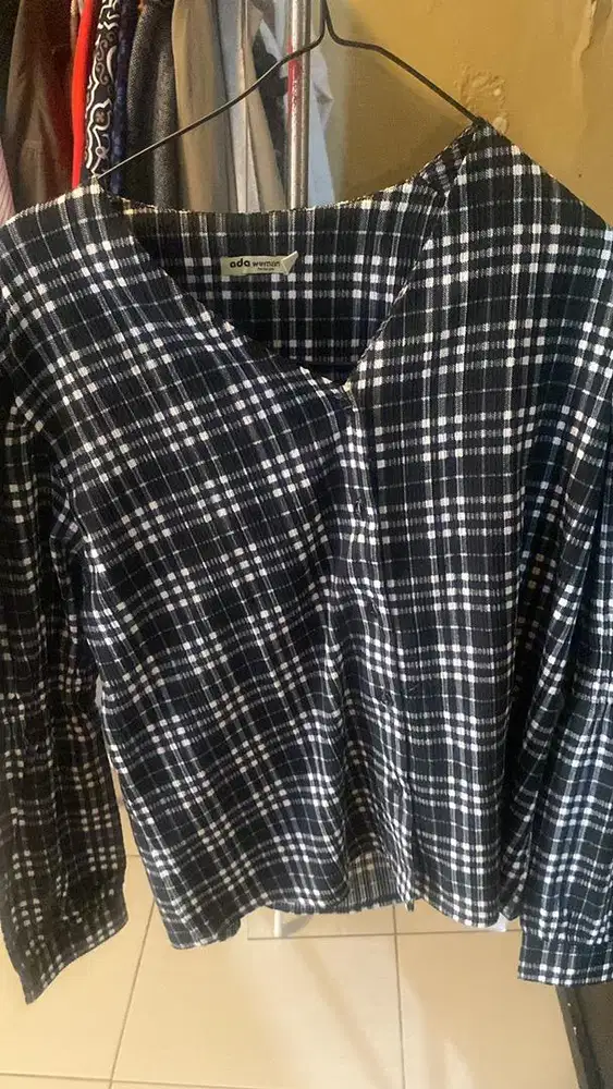 Blouse hitam putih dipakai sekali