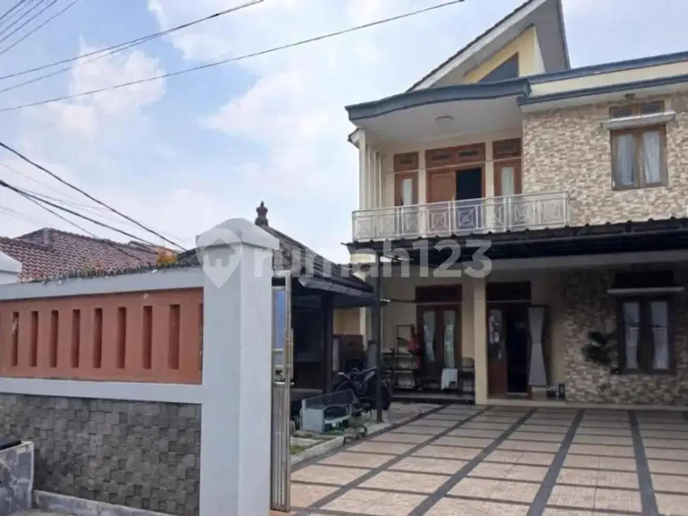 Rumah 2 Tingkat dengan Parkir Luas, Siap Ditempati di Ciganjur