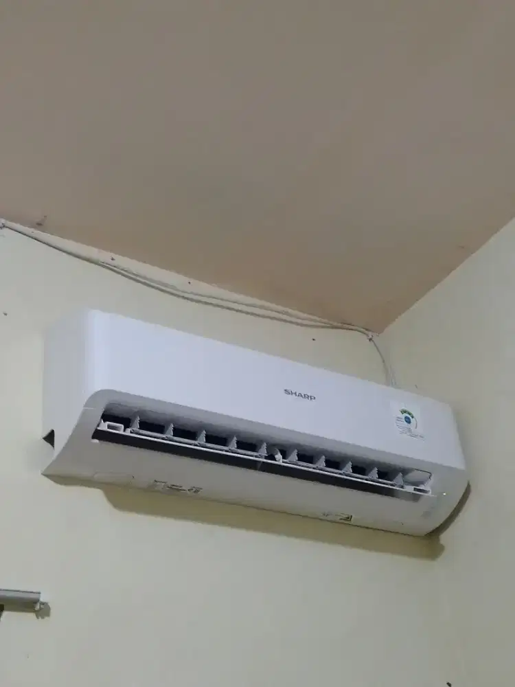 AC murah belum 1 tahun (COPOT SENDIRI KALO MAU)