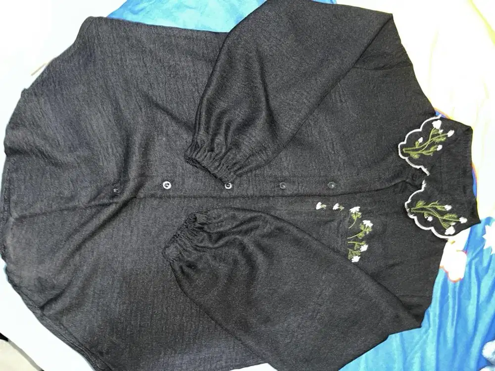 Blouse hitam bkk
