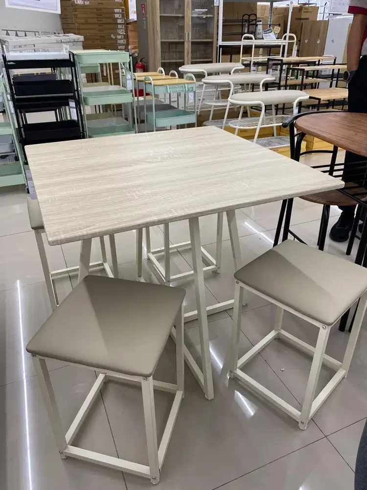 Meja Makan Venya Set with Stools