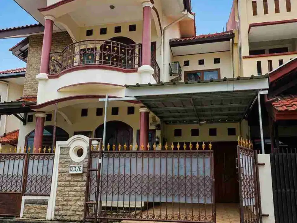 DIJUAL – Rumah Mewah 2 Lantai SHM 3+1 KT Depan Masjid