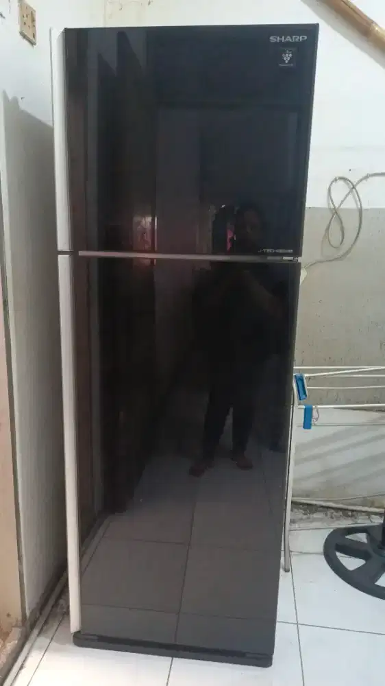 Dijual kulkas sharp 2 pintu