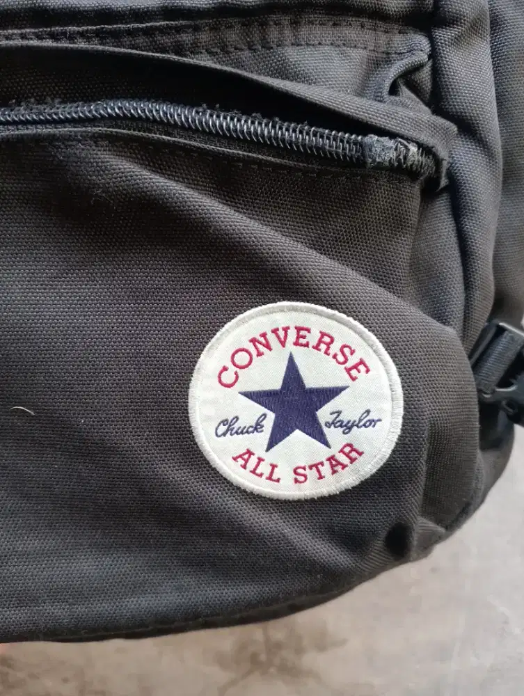 Tas Rangsel Converse masih bagus,jejak pemakaian wajar.