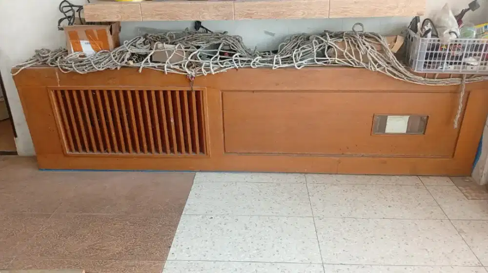 pintu garasi kayu
