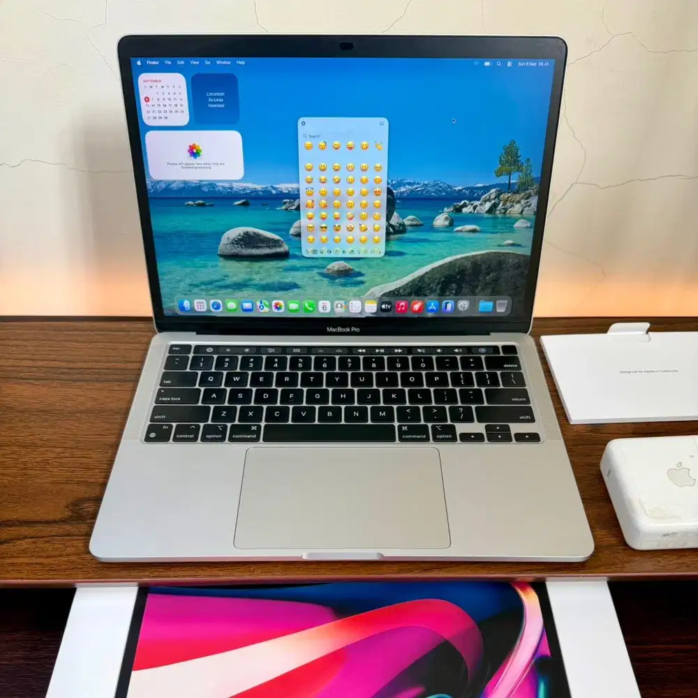 MacBook Pro 13 inch M1 fullset iBox original likenew silver langka