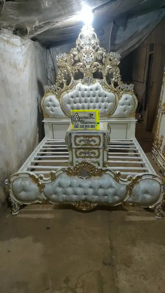 Tempat tidur set nakas ukir full kayu jati
