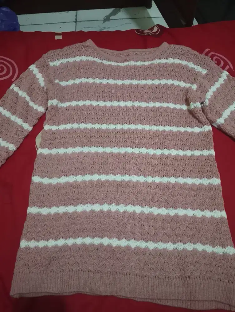 Baju Rajut Garis Warna Merah Muda — Kondisi Bagus