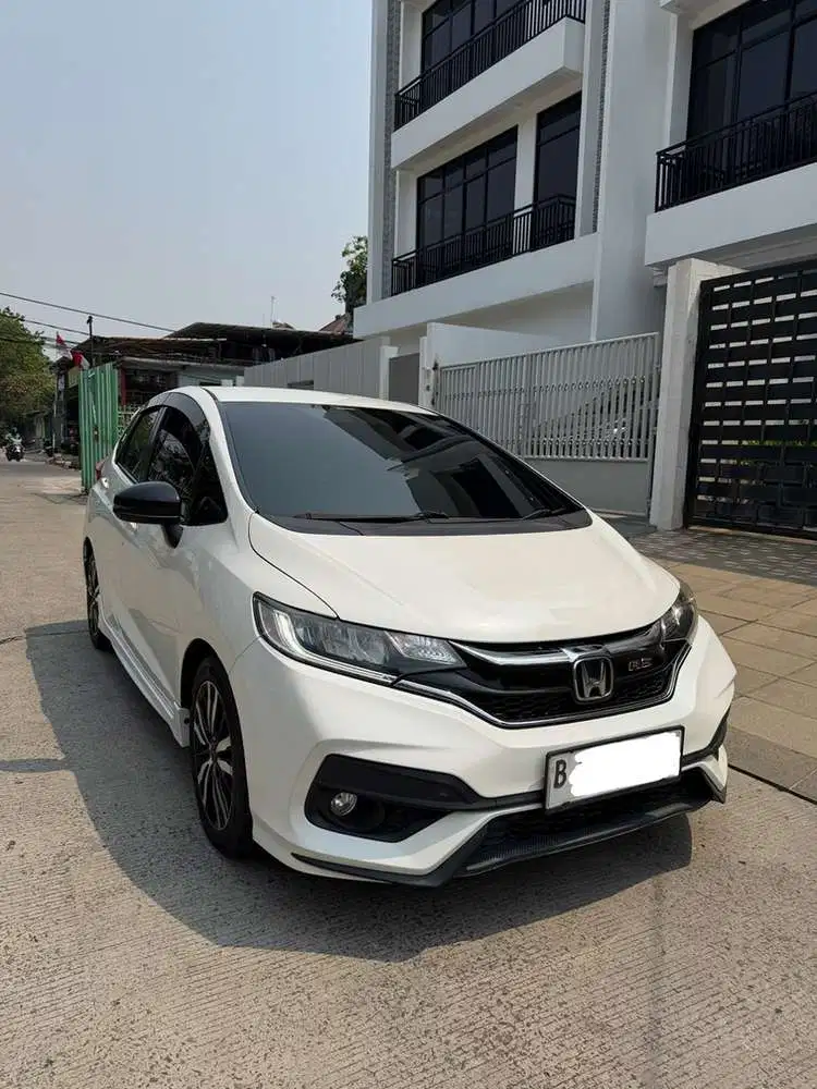 KM 30RB HONDA JAZZ RS AT 2019 PUTIH LIKE NEW
