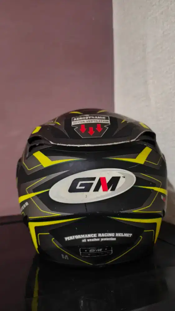 Helm  pria merk GM