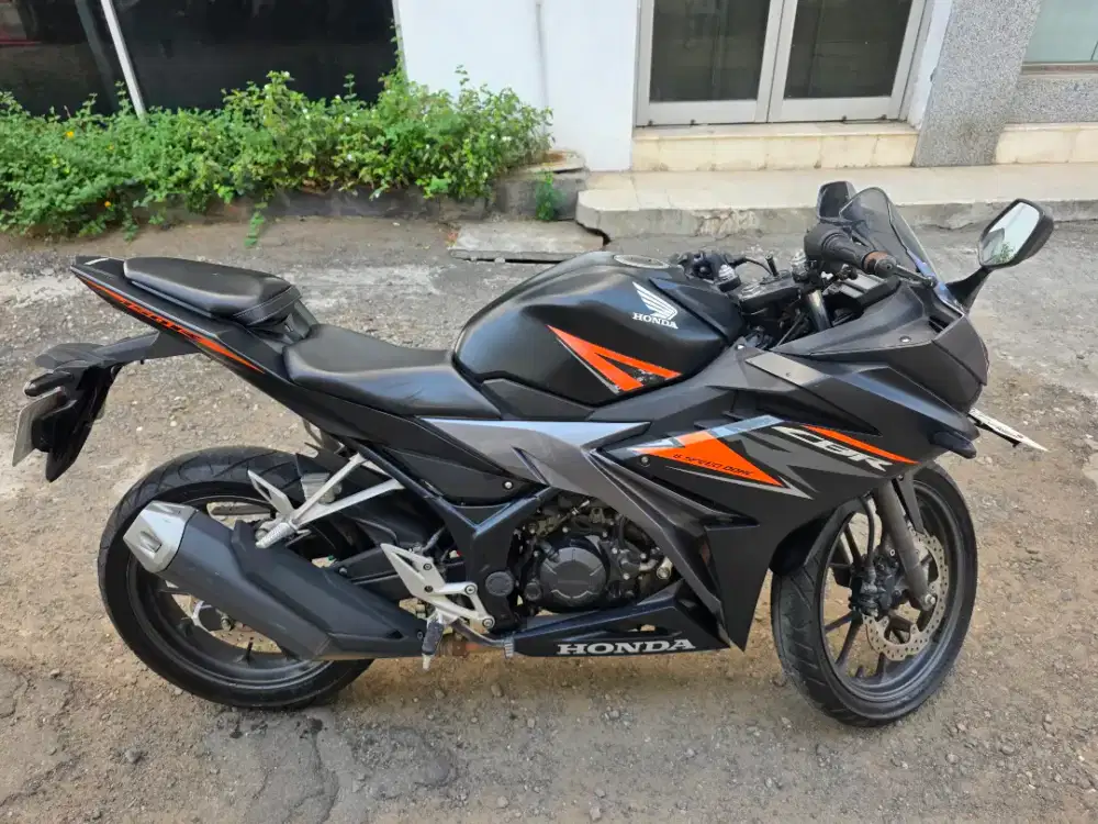 Honda CBR 150R jual Cepat