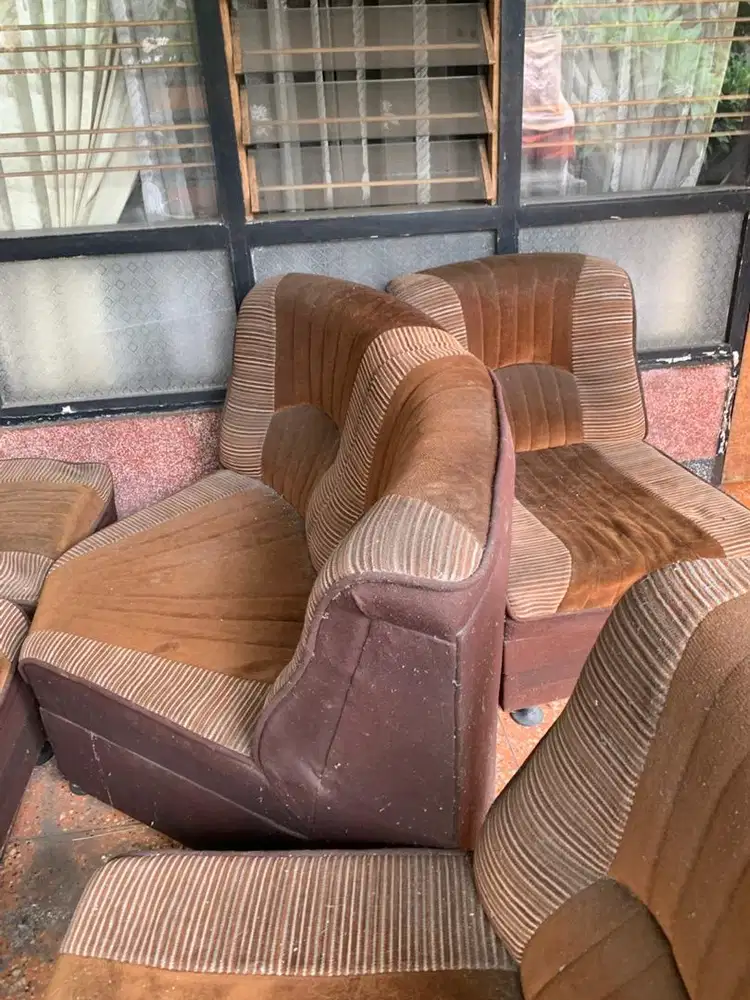 Sofa bekas melingkar