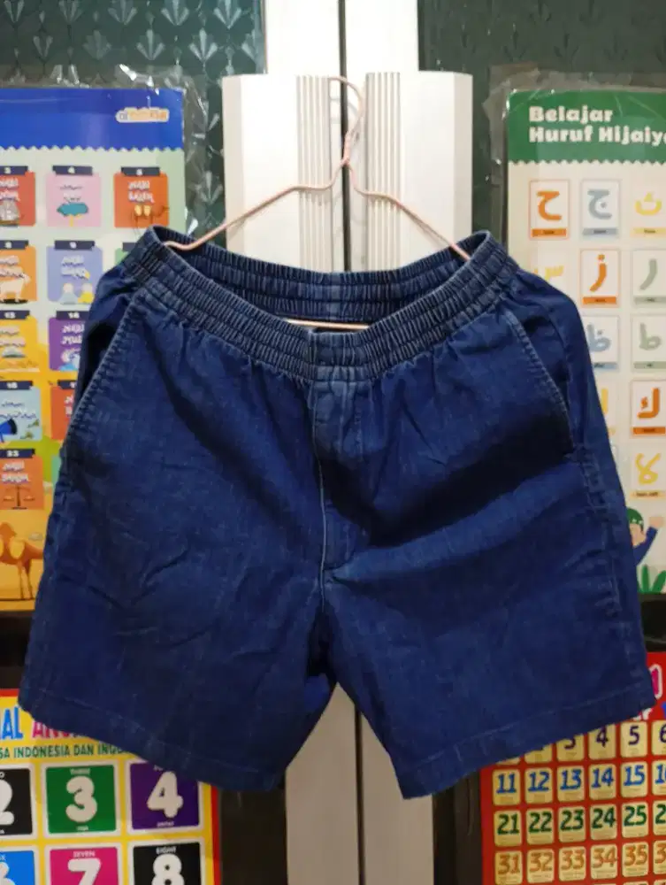 Celana Pendek Uniqlo Original bahan Jeans size M Panjang 41cm