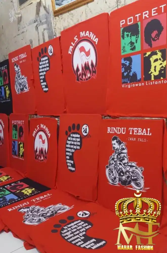 Kaos potret merah size M
