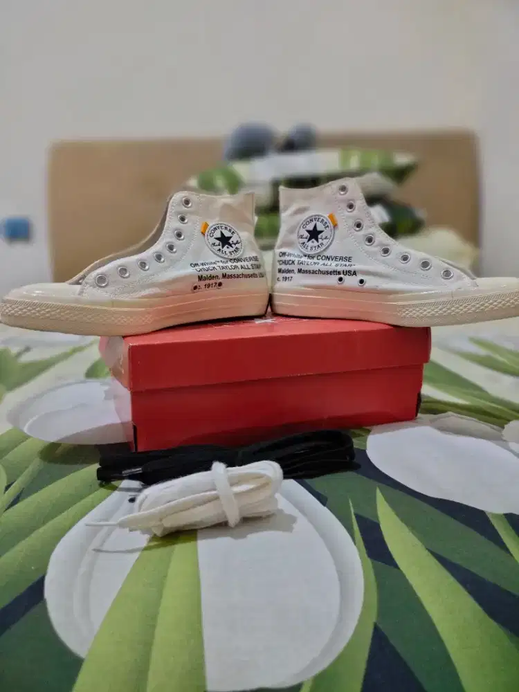 Sepatu All Star 70s High Cream