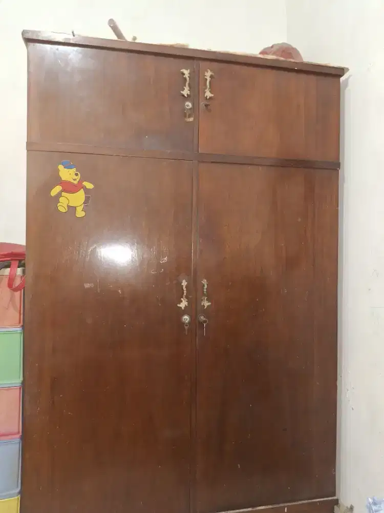 lemari pakaian jati