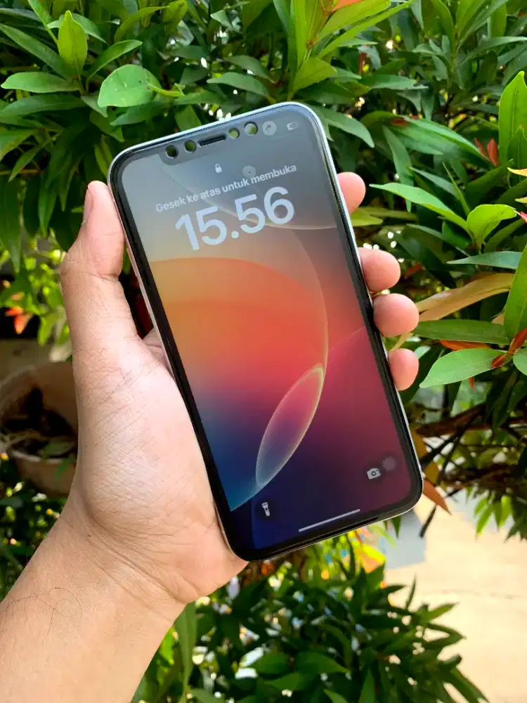 iPhone XR 64 GB warna putih