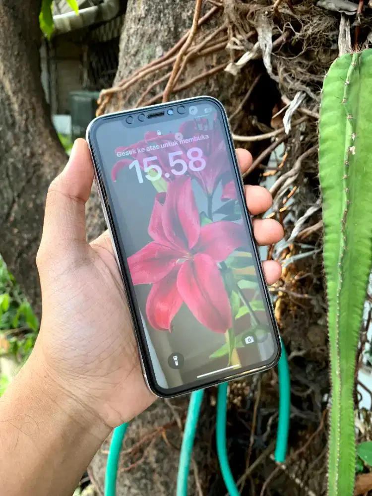 iPhone XR 64 GB warna putih