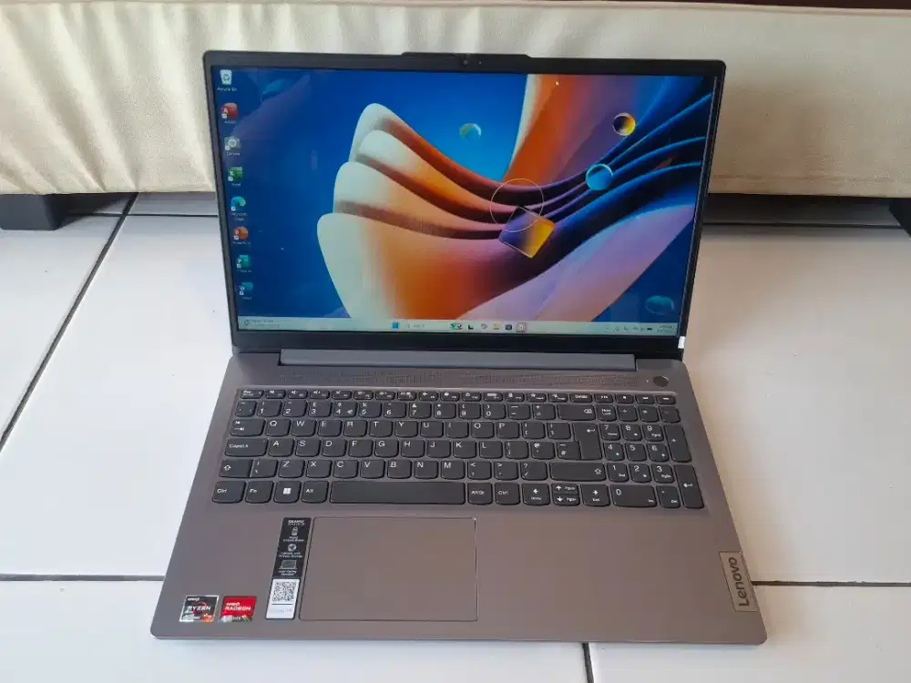 Lenovo ideapad slim 3/Amd Ryzen 7 7730U/Ram 8/512 GB