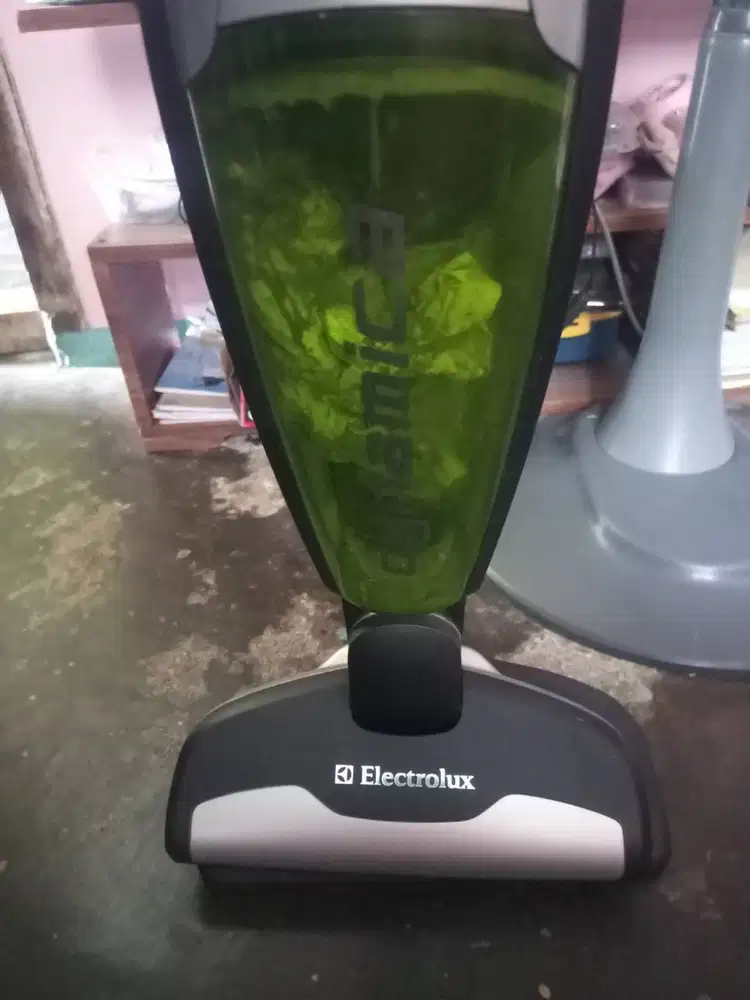 Vacum cleaner Electrolux dynamic. Normal pemakaian. 700 nego bensin. B
