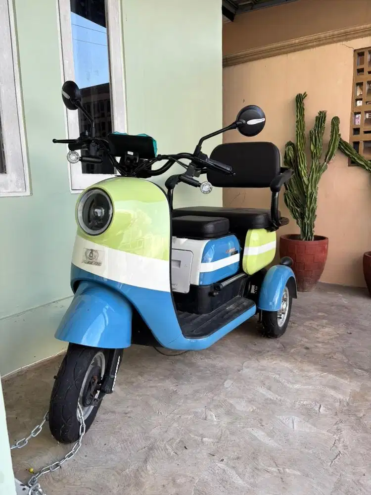 Sepeda listrik roda tiga