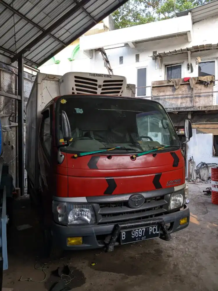 Hino dutro 110 SD engkel 4 roda bok pendingin frezer tahun 2016