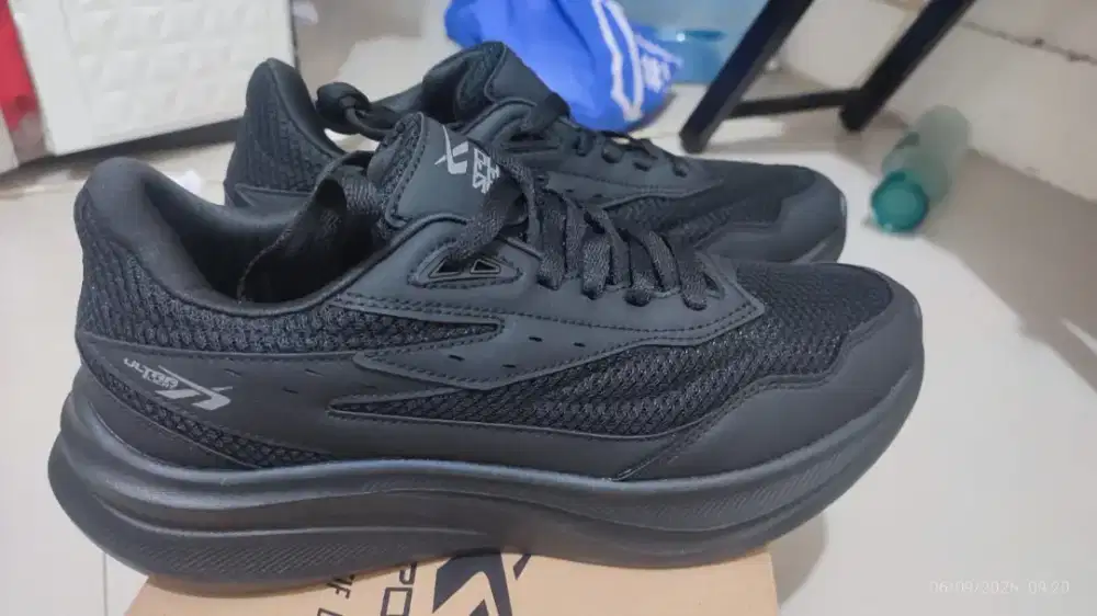 Sepatu Running Jogging merek Spotec ukuran 43