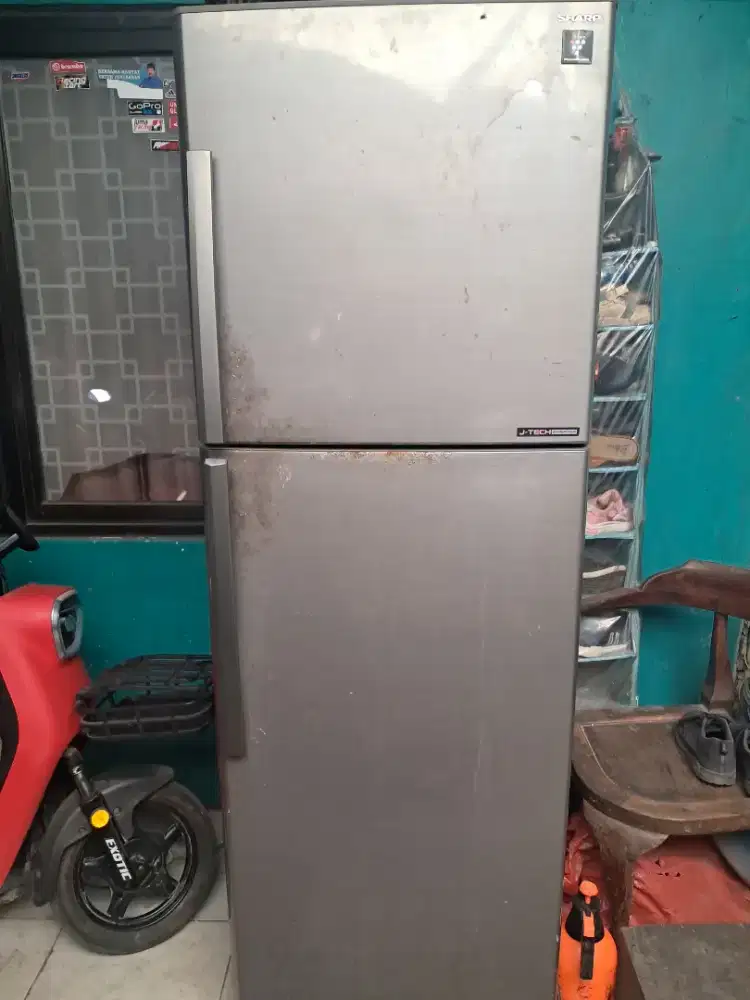 Kulkas sharp dua pintu