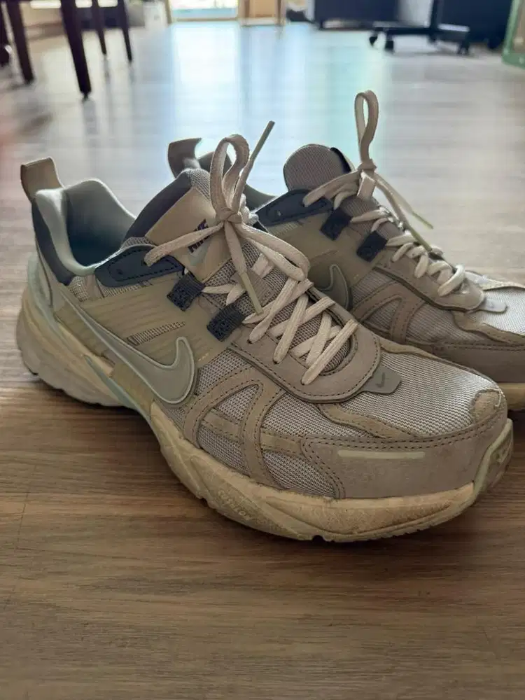 WTS Nike V2K Run size 42.5. Preloved