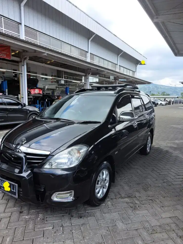 Dijual toyota innova tahun 2011 bensin manual